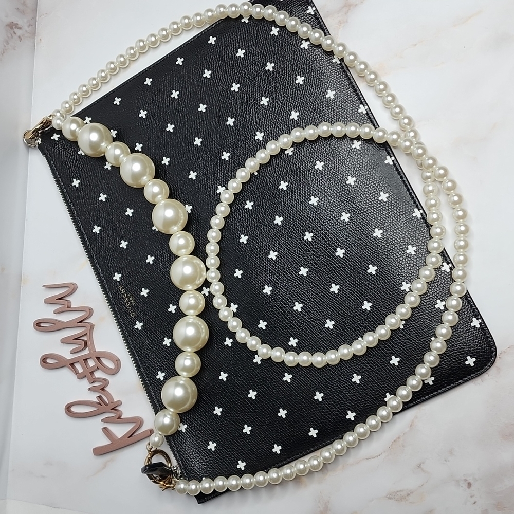 Givenchy printed leather large pouch with added pearl handle and crossbo… - Picture 3 of 15